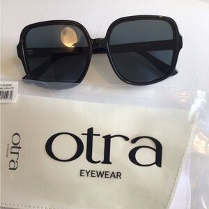 NEW ! OTRA Annie Black oversized Sunglasses